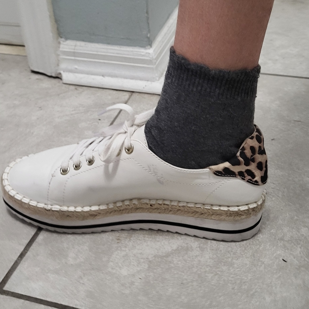 Jennifer Lopez sneaker shoe size 8.5 White & animal print - Picture 10 of 16